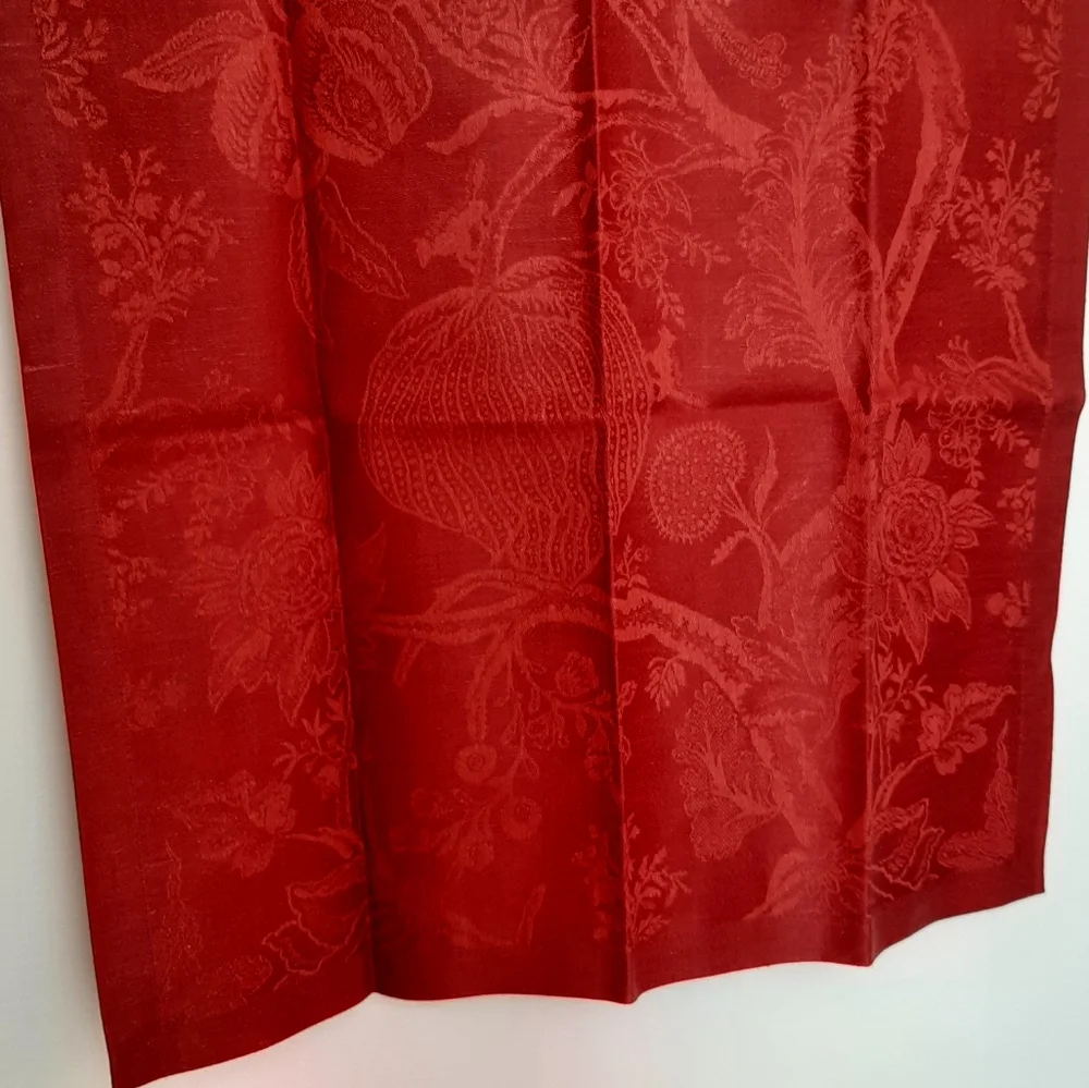 *Williams Sonoma Scroll Jacquard Napkins (4 napkins)